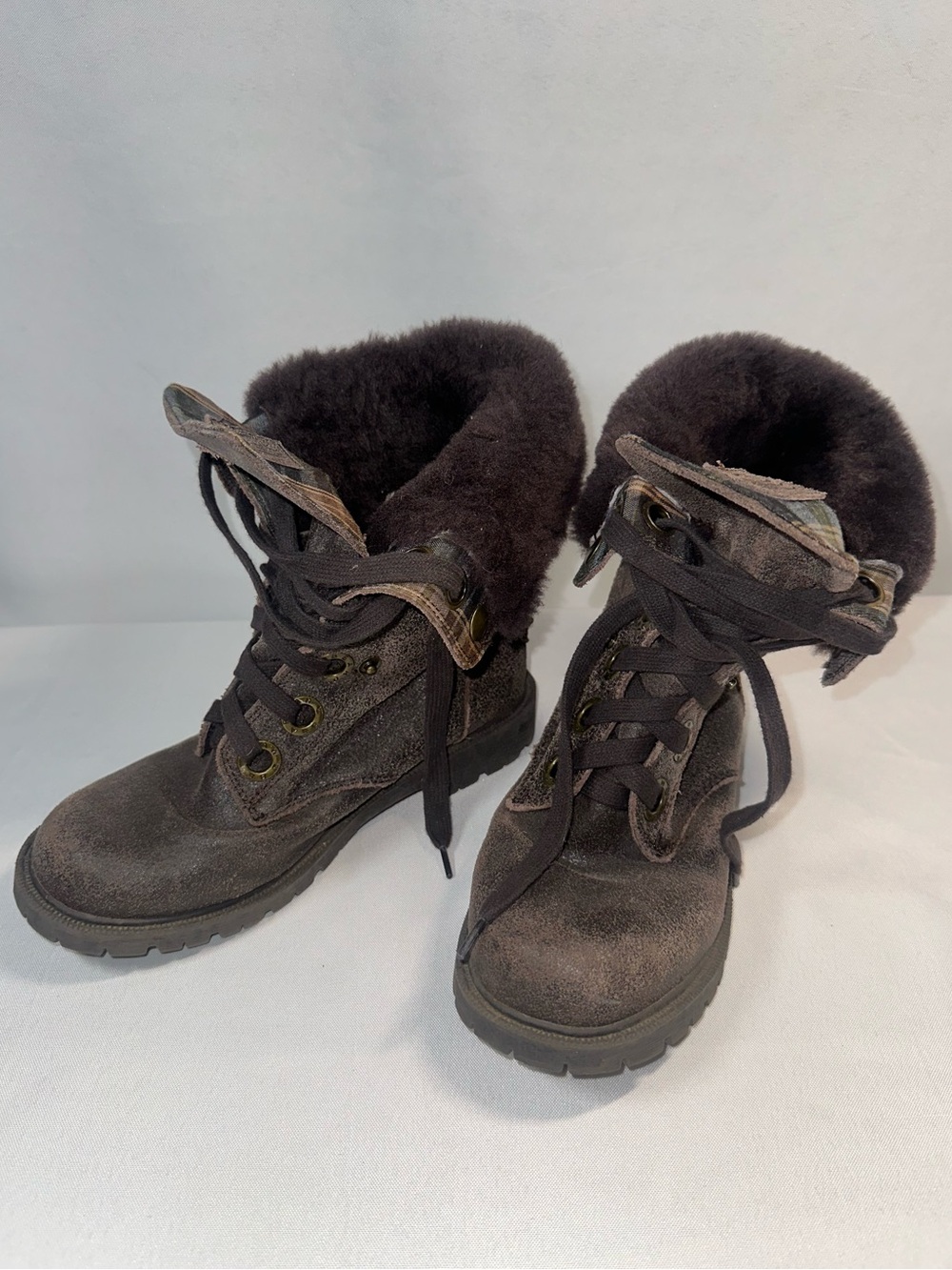 BEARPAW Kayla Women 7 Brown Suede Shearling Fur Cuff Lace Up Plaid Winter Boots